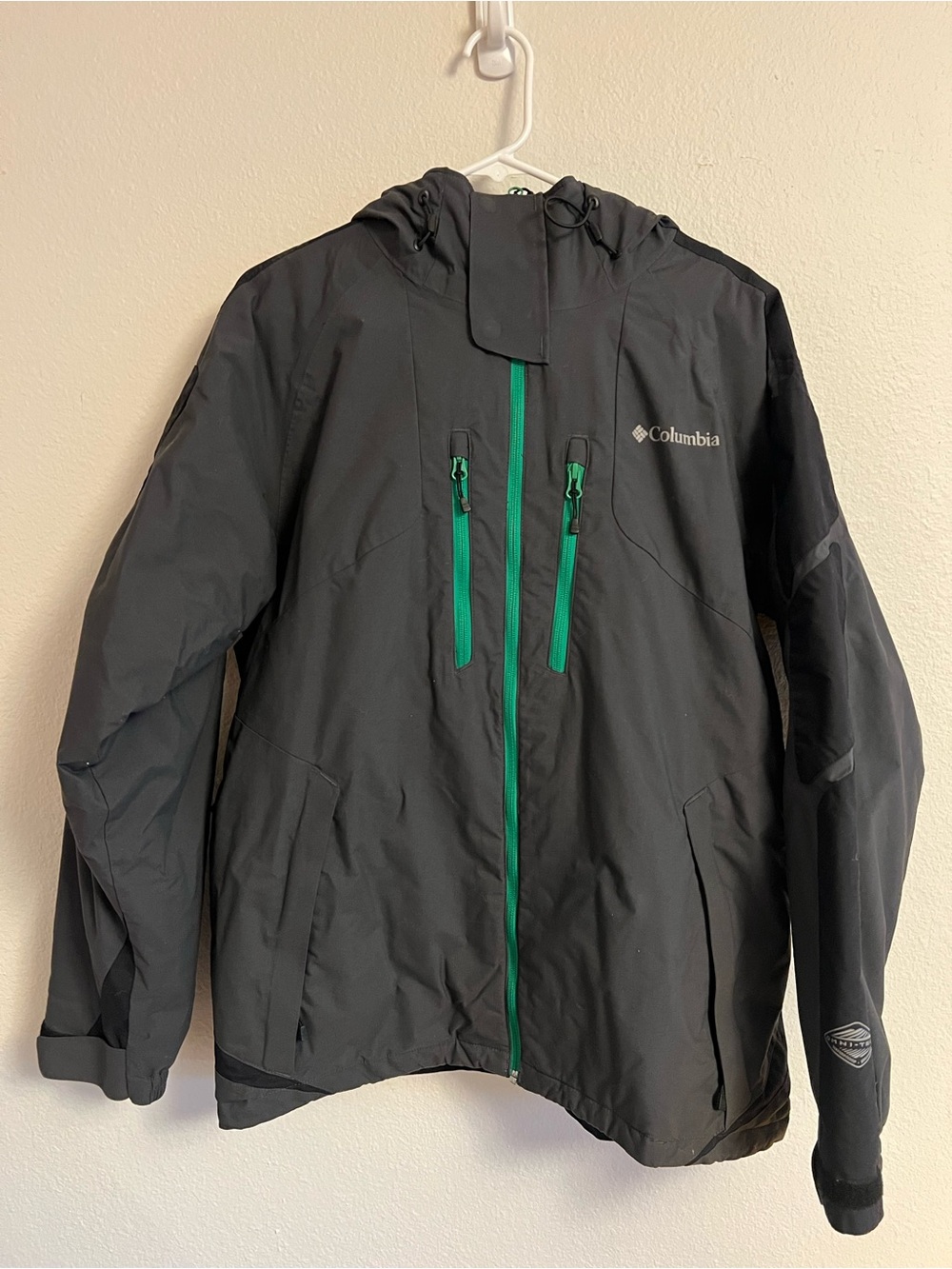 Men’s Columbia Black Ski Jacket with Green Zipper Accents